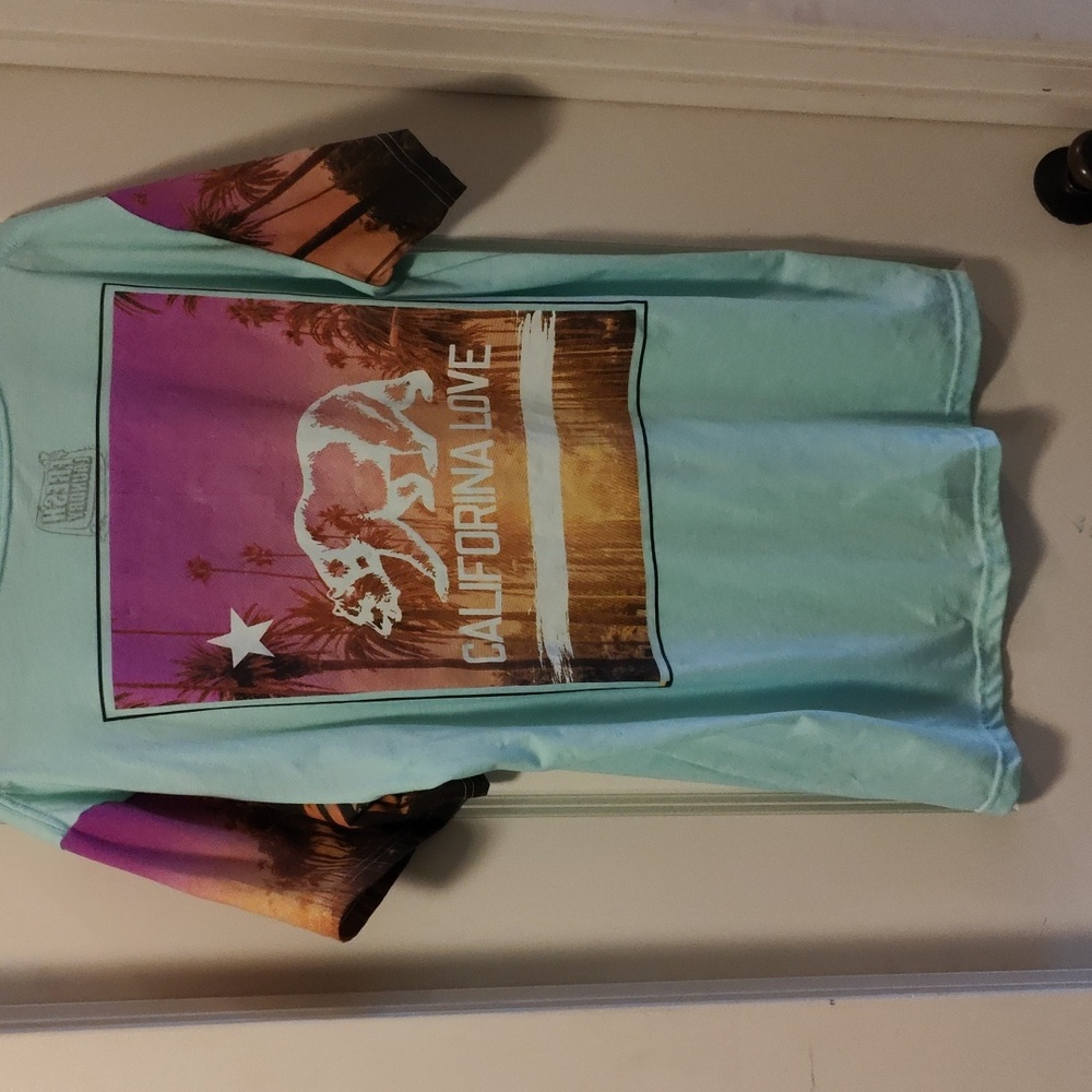 California Love Graphic Tee - Picture 2 of 5